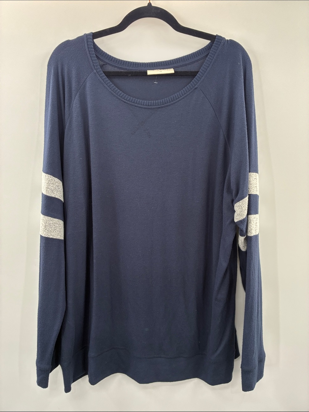 3For$20 78& Sunny Women’s Navy Pullover with Athletic Stripe Sleeves NWOT size 1